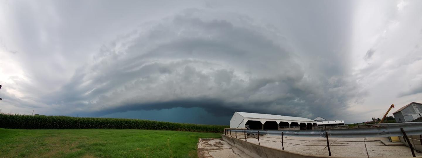 ominous derecho shelf cloud over a grassy field in Illinois