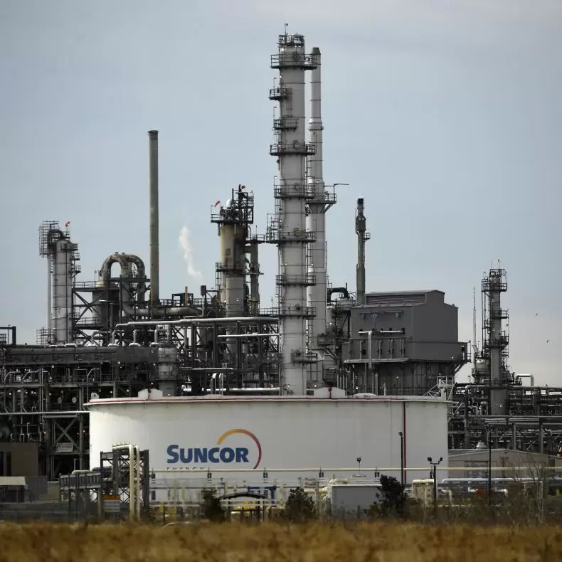 Pollution from Suncor oil refinery in Colorado