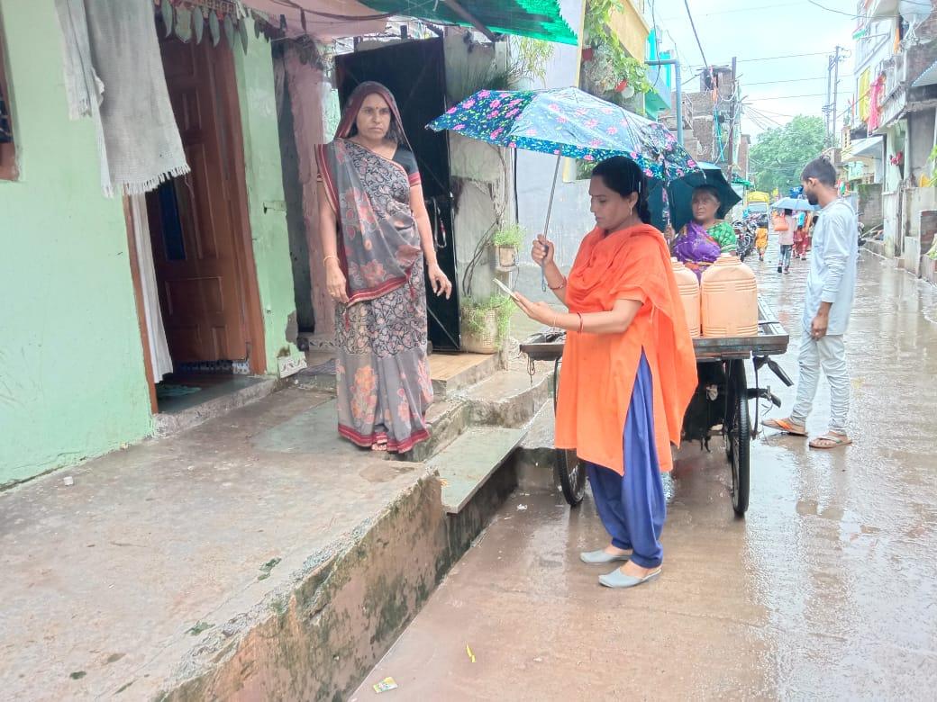 A member of ASHA making a house call 