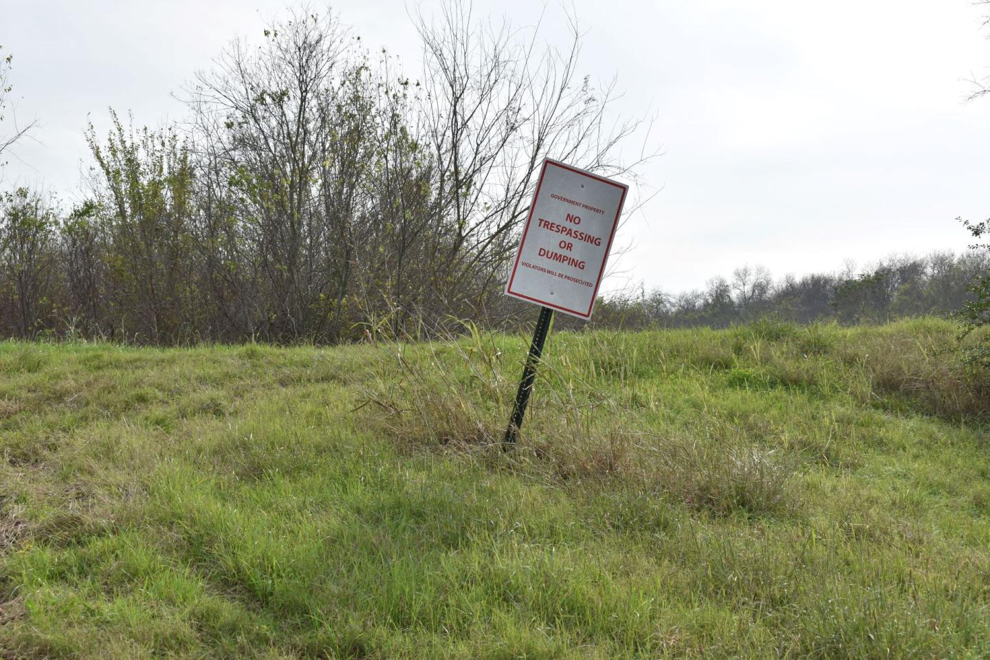 no trespassing sign