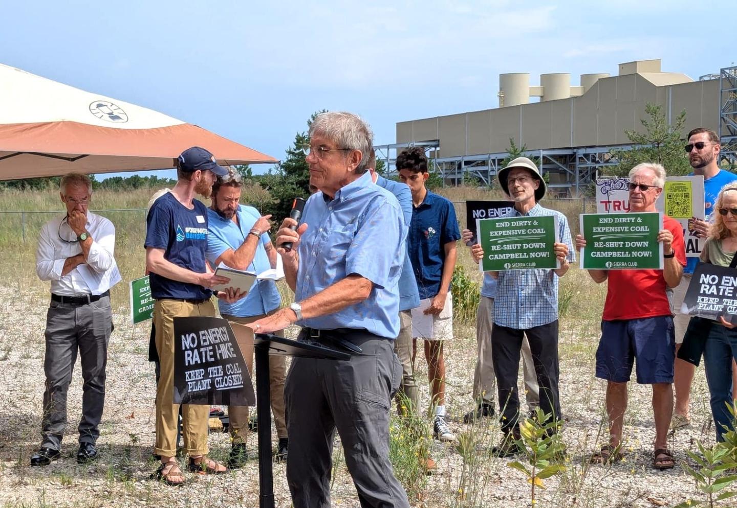 Dr. Steve Ashmead talking to protesters with a microphone