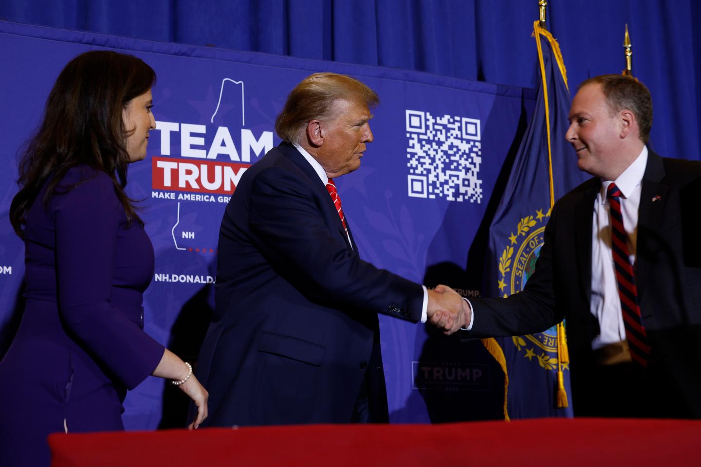 Donald Trump shaking hands with Lee Zeldin 