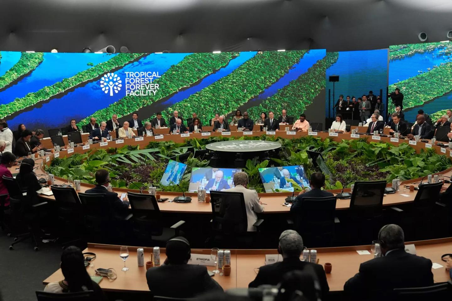 A round table from the United Nations climate conference